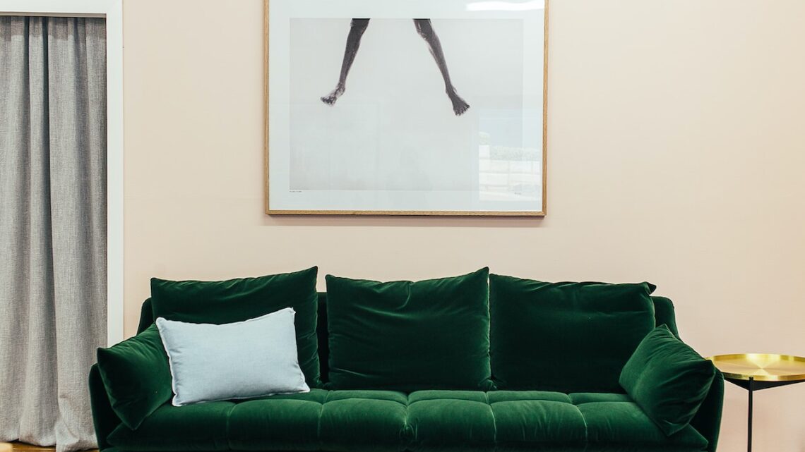 Petits espaces, grand confort : comment choisir un canapé adapté à un espace restreint